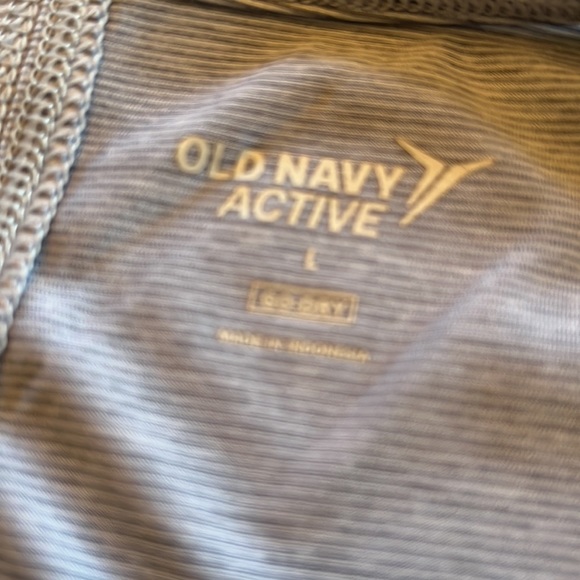 Old Navy Active Go Dry TWO LARGE SHIRTS One is light gray, one is charcoal gray - Picture 7 of 7